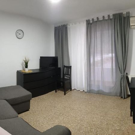 Apartment For 6 People. Валенсия Екстериор снимка