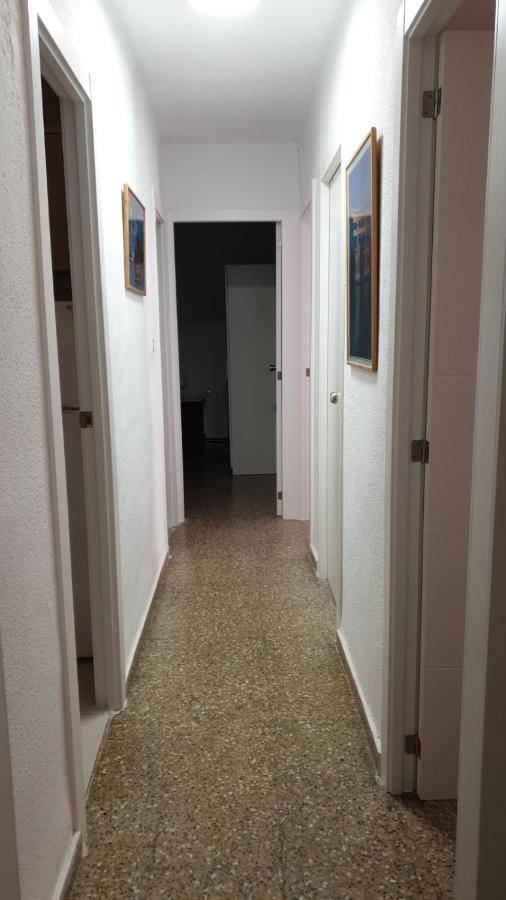 Apartment For 6 People. Валенсия Екстериор снимка