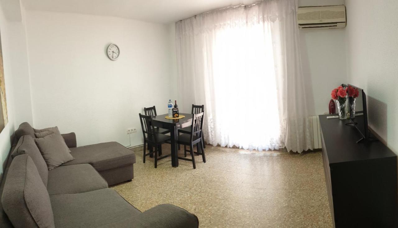Apartment For 6 People. Валенсия Екстериор снимка