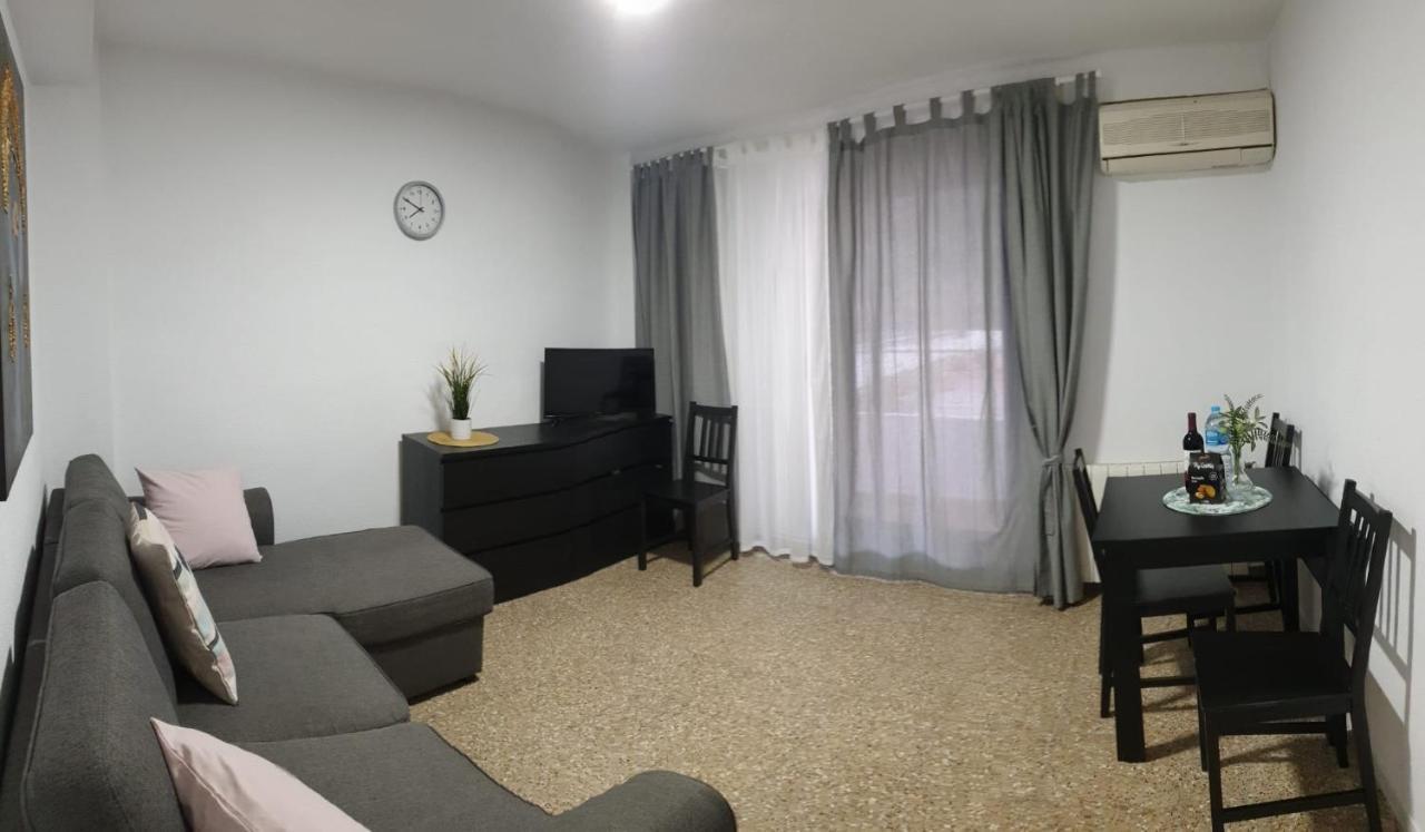 Apartment For 6 People. Валенсия Екстериор снимка