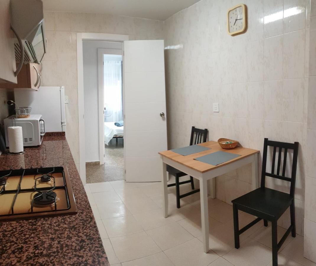 Apartment For 6 People. Валенсия Екстериор снимка