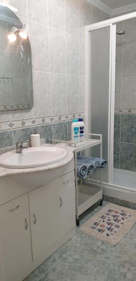 Apartment For 6 People. Валенсия Екстериор снимка