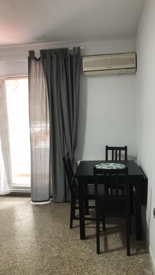 Apartment For 6 People. Валенсия Екстериор снимка